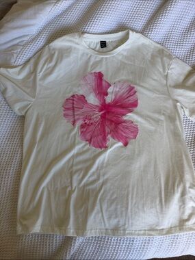 SHEIN Cream Tee with Pink Hibiscus Graphic